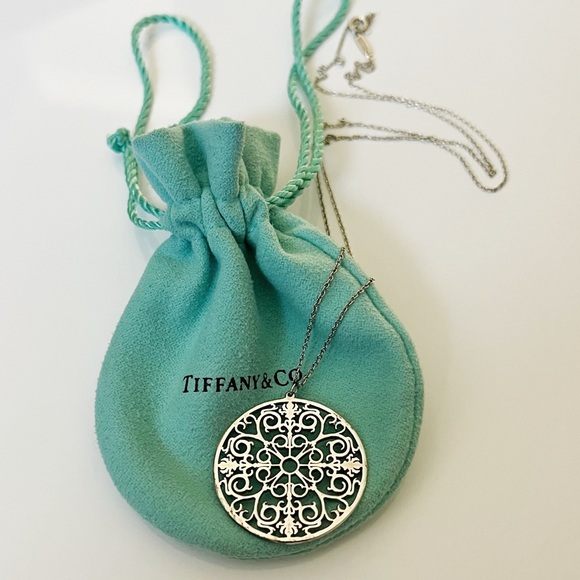 Tiffany & Co RARE Enchant Circle Pendant Necklace - Sterling Silver - Picture 5 of 5
